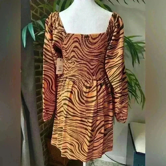 NWT-Billabong Juniors' Feeling Flirty Animal Print Mini Dress, Size Medium - Picture 3 of 8